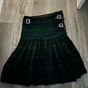 Gorgeous kilt! And excellect for warm weather. Worn once